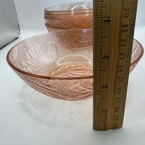 KIG Indonesia Pink Glass Hibiscus Embossed Bowls. Set of 5, 6.5" diameter. - Picture 6 of 8